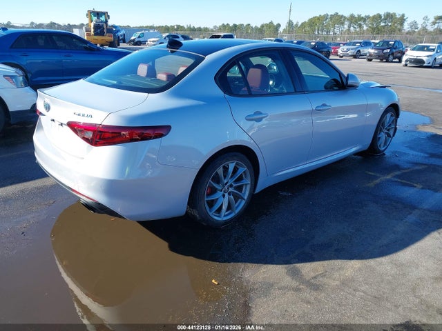 2023 ALFA ROMEO GIULIA ZARFAMAN5P7671308 Photo 3