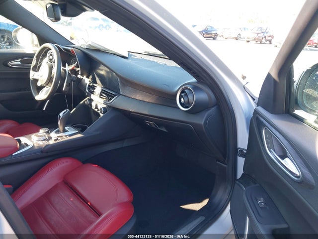 2023 ALFA ROMEO GIULIA ZARFAMAN5P7671308 Photo 4