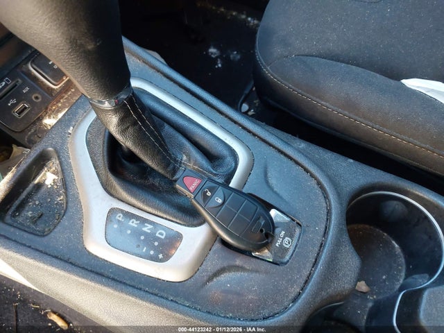1C4PJLCB8HW508476 Jeep Cherokee Latitude Fwd