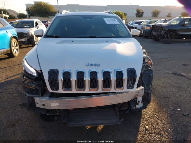 1C4PJLCB8HW508476 Jeep Cherokee Latitude Fwd