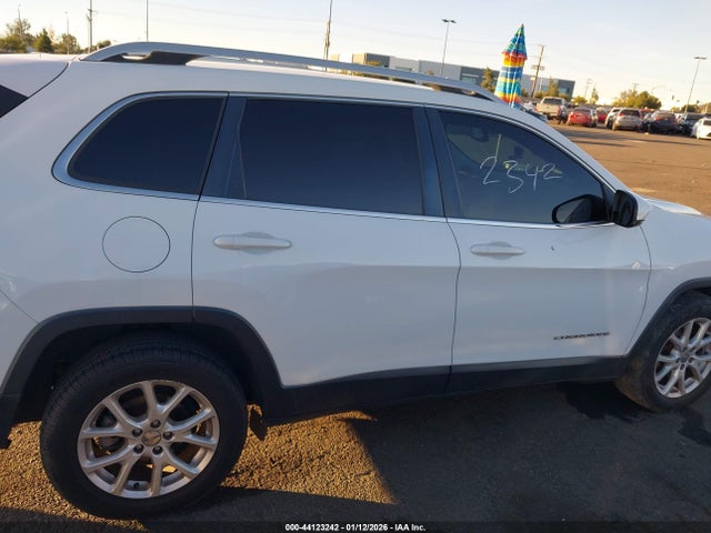 1C4PJLCB8HW508476 Jeep Cherokee Latitude Fwd