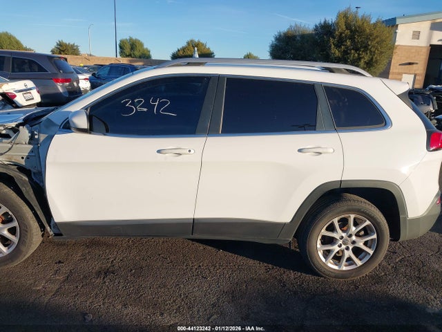 1C4PJLCB8HW508476 Jeep Cherokee Latitude Fwd