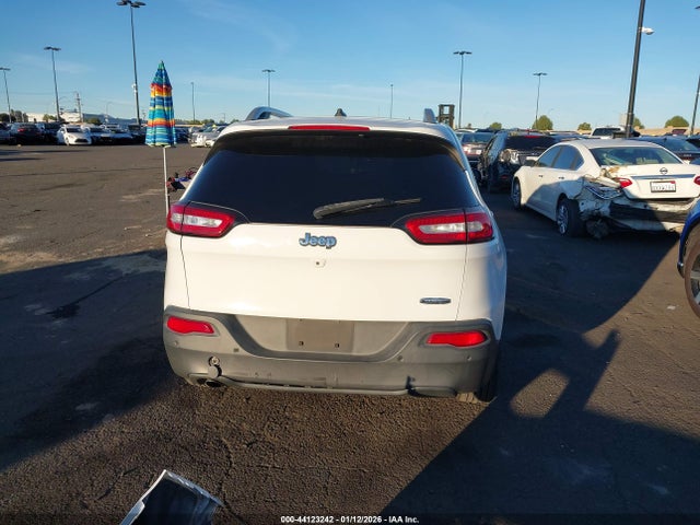 1C4PJLCB8HW508476 Jeep Cherokee Latitude Fwd