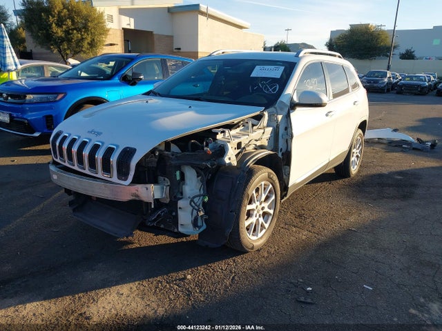 1C4PJLCB8HW508476 Jeep Cherokee Latitude Fwd