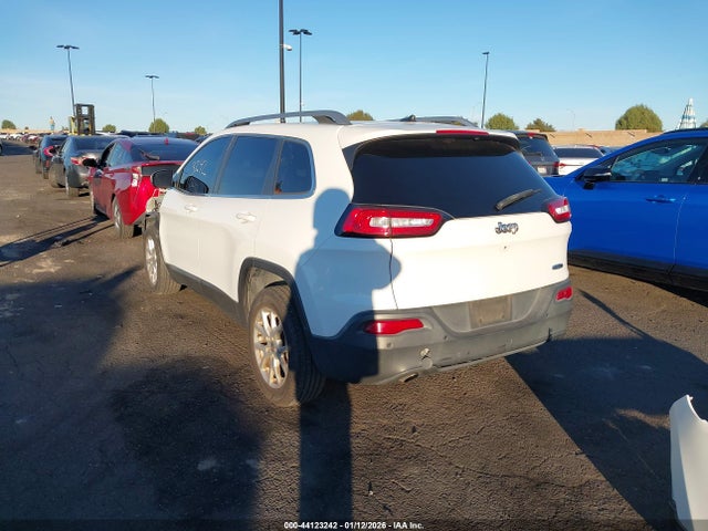 1C4PJLCB8HW508476 Jeep Cherokee Latitude Fwd
