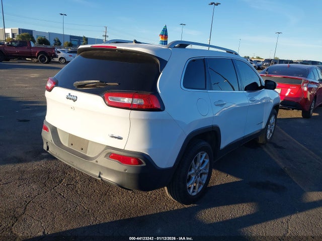 1C4PJLCB8HW508476 Jeep Cherokee Latitude Fwd