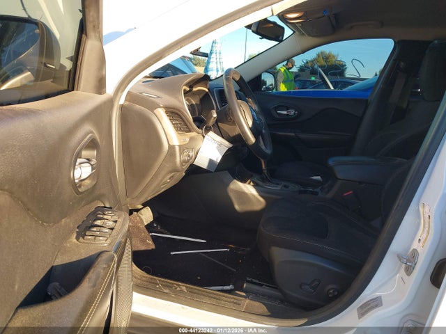 1C4PJLCB8HW508476 Jeep Cherokee Latitude Fwd