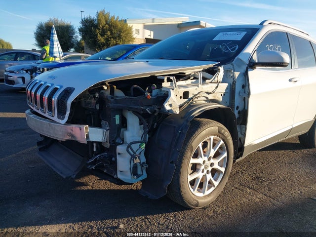 1C4PJLCB8HW508476 Jeep Cherokee Latitude Fwd