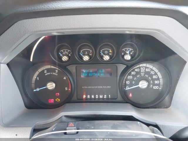 44123250 :رقم المزاد ، 1FT8X3DT0FED59980 vin ، 2015 Ford F-350 Xl مزاد بيع