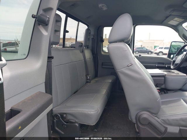 44123250 :رقم المزاد ، 1FT8X3DT0FED59980 vin ، 2015 Ford F-350 Xl مزاد بيع