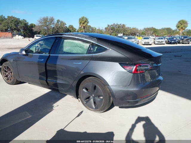 2018 TESLA MODEL 3 5YJ3E1EA3JF025757 Photo 2
