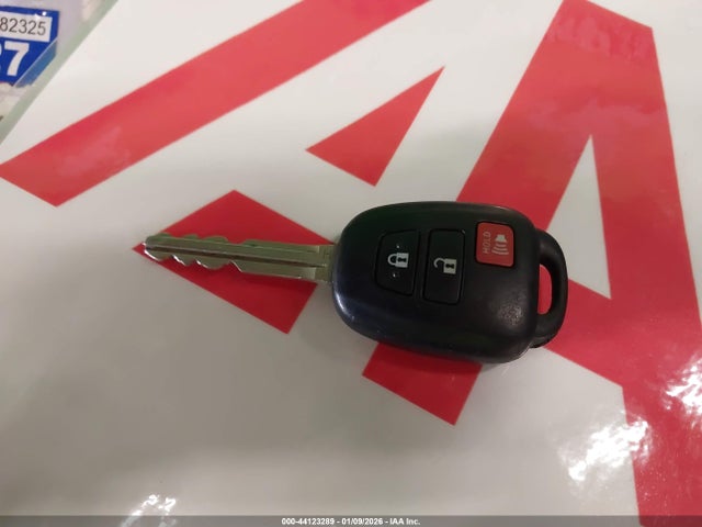 Toyota RAV4 LE 2015 JTMBFREV5FD163566 Image 11