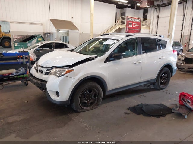 Toyota RAV4 LE 2015 JTMBFREV5FD163566 Image 2