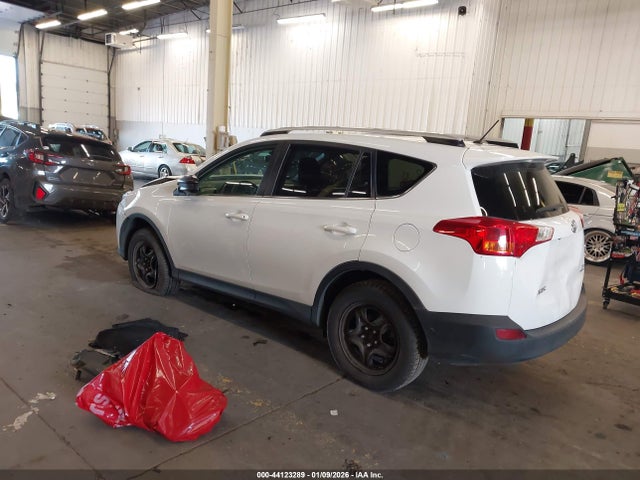 Toyota RAV4 LE 2015 JTMBFREV5FD163566 Image 3
