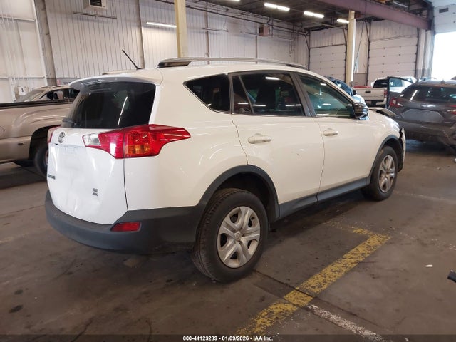 Toyota RAV4 LE 2015 JTMBFREV5FD163566 Image 4