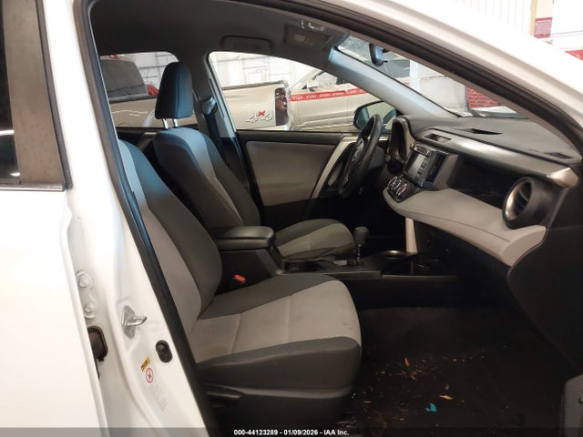 Toyota RAV4 LE 2015 JTMBFREV5FD163566 Image 5