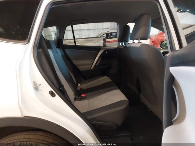 Toyota RAV4 LE 2015 JTMBFREV5FD163566 Image 8