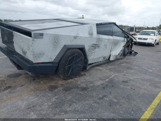 Продажа на аукционе авто 2024 Tesla Cybertruck All-wheel Drive, vin: 7G2CEHED4RA000603, номер лота: 44123319