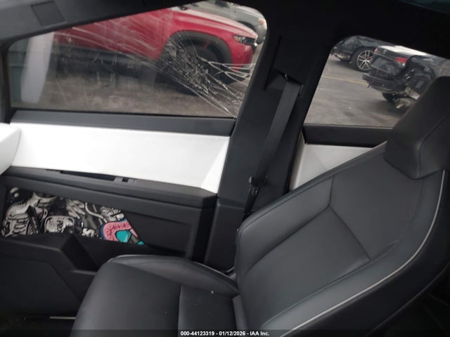 Продажа на аукционе авто 2024 Tesla Cybertruck All-wheel Drive, vin: 7G2CEHED4RA000603, номер лота: 44123319