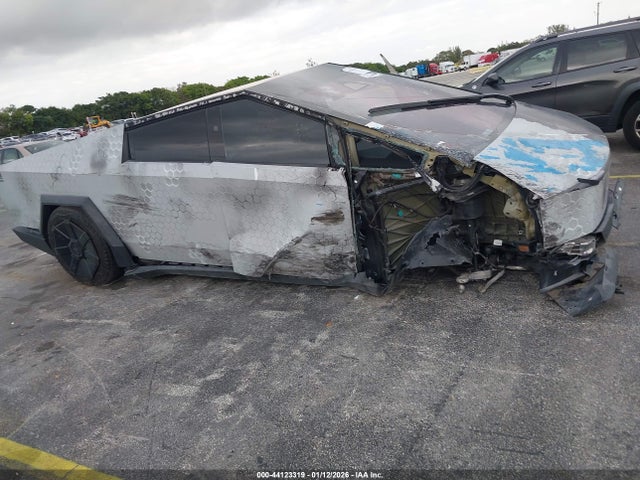 Продажа на аукционе авто 2024 Tesla Cybertruck All-wheel Drive, vin: 7G2CEHED4RA000603, номер лота: 44123319