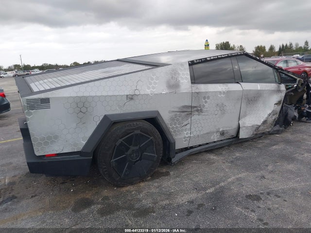 Продажа на аукционе авто 2024 Tesla Cybertruck All-wheel Drive, vin: 7G2CEHED4RA000603, номер лота: 44123319