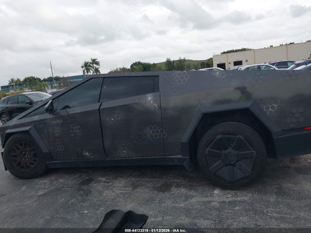 Продажа на аукционе авто 2024 Tesla Cybertruck All-wheel Drive, vin: 7G2CEHED4RA000603, номер лота: 44123319