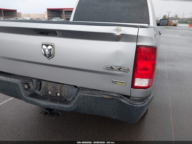 1C6RR7KG8KS614177 RAM 1500 Classic Tradesman 4x4 5&#039;7 Box