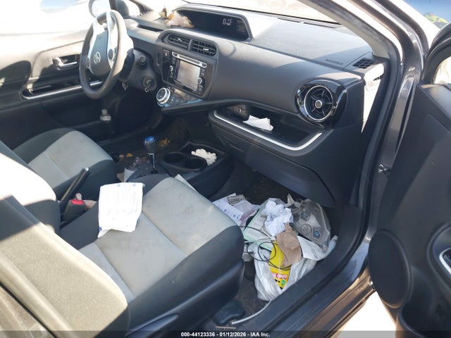 JTDKDTB35H1598517 Toyota Prius C Two