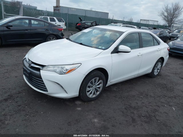 4T1BF1FK1HU415978 Toyota CAMRY LE