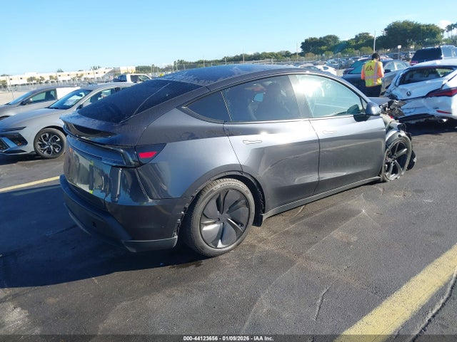 2026 TESLA MODEL Y 7SAYGDED6TA474008 Photo 3