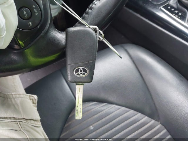 4T1G11AK8LU877555 Toyota CAMRY SE