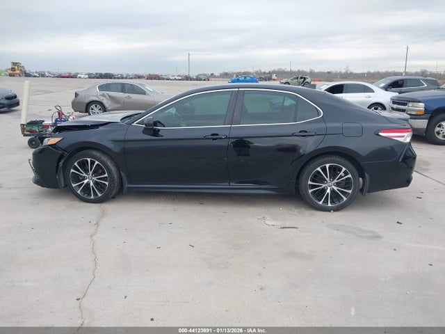 4T1G11AK8LU877555 Toyota CAMRY SE