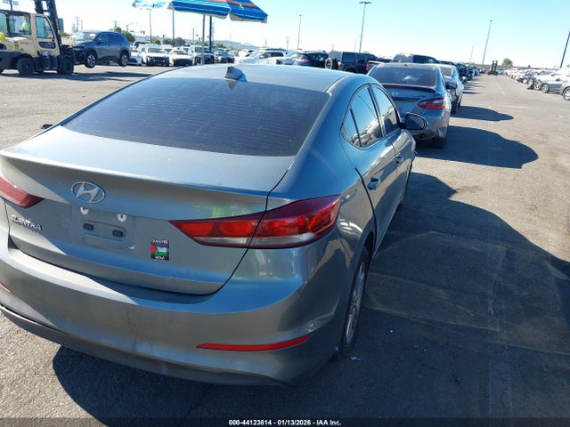 KMHD84LF5HU241828 Hyundai ELANTRA SE