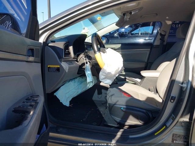 KMHD84LF5HU241828 Hyundai ELANTRA SE