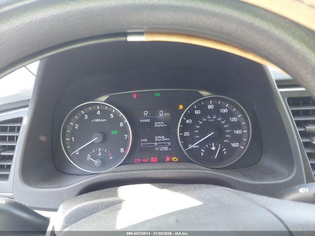 KMHD84LF5HU241828 Hyundai ELANTRA SE