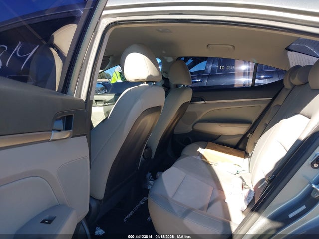 KMHD84LF5HU241828 Hyundai ELANTRA SE