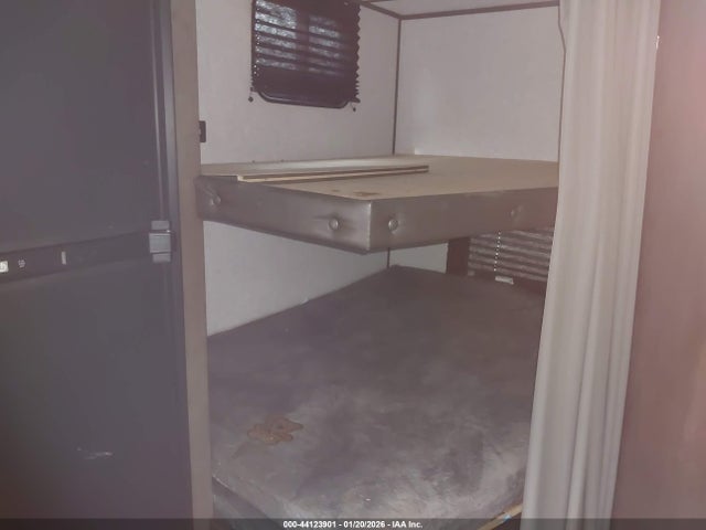 4YDT24427LY934329 Coleman Other
