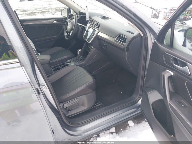 Продаж на аукціоні авто 2024 Volkswagen Tiguan 2.0t Se/2.0t Wolfsburg Edition, vin: 3VV2B7AX2RM049820, номер лоту: 44123909