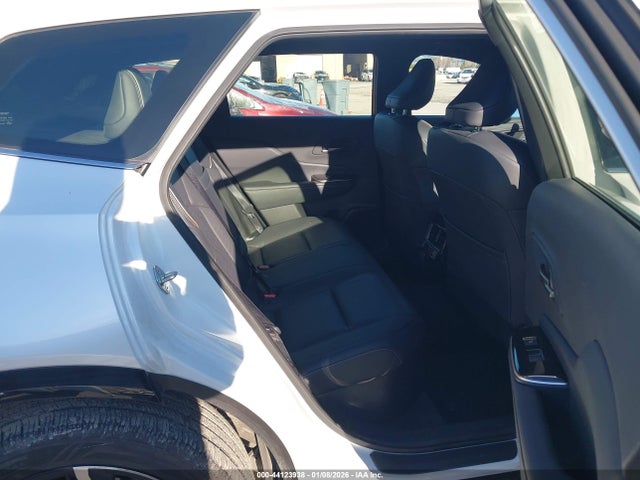 JTDACAAJ2S3008868 Toyota Crown Signia Xle
