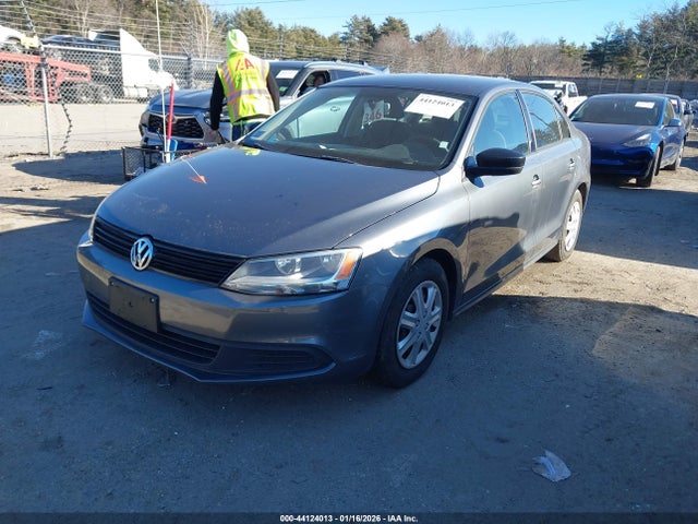 2014 Volkswagen Jetta 2.0l S მანქანა იყიდება აუქციონზე, vin: 3VW2K7AJ3EM411154, აუქციონის ნომერი: 44124013