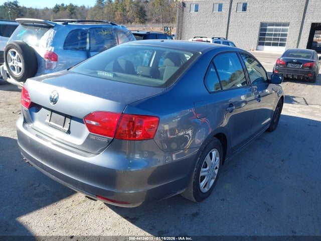 2014 Volkswagen Jetta 2.0l S მანქანა იყიდება აუქციონზე, vin: 3VW2K7AJ3EM411154, აუქციონის ნომერი: 44124013