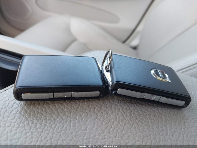 2018 VOLVO XC60 LYV102RKXJB086782 Photo 10