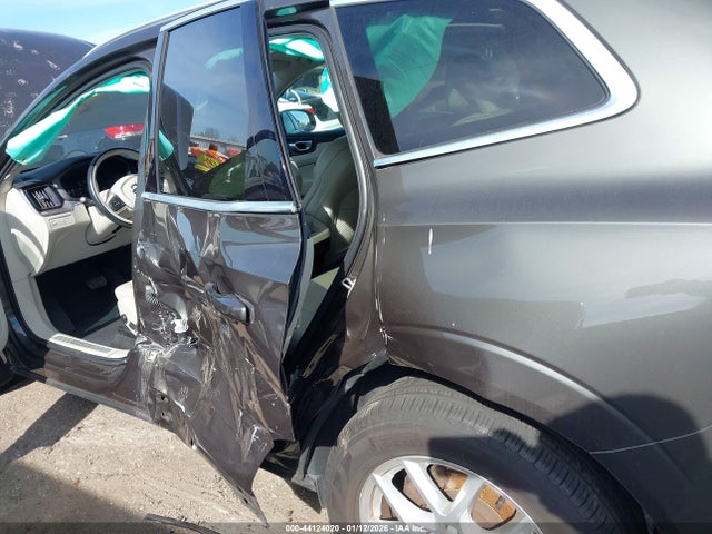 2018 VOLVO XC60 LYV102RKXJB086782 Photo 5