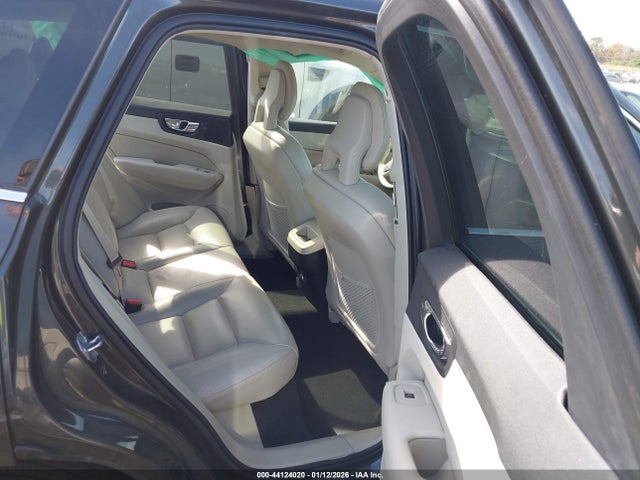 2018 VOLVO XC60 LYV102RKXJB086782 Photo 7