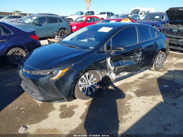 Toyota Corolla Hybrid Le 2021 JTDEAMDE0MJ002234 Image 2