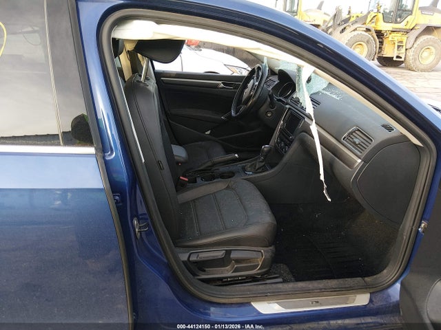 44124150 :رقم المزاد ، 1VWDT7A36HC073746 vin ، 2017 Volkswagen Passat 1.8t R-line مزاد بيع