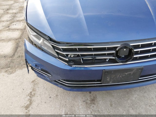 44124150 :رقم المزاد ، 1VWDT7A36HC073746 vin ، 2017 Volkswagen Passat 1.8t R-line مزاد بيع