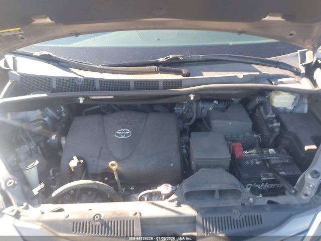 5TDKZ3DC7HS842766 Toyota Sienna Le 8 Passenger