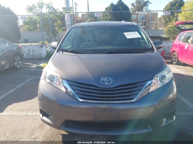 5TDKZ3DC7HS842766 Toyota Sienna Le 8 Passenger