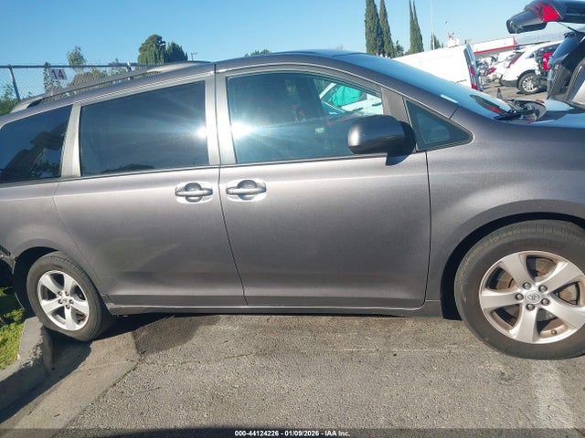 5TDKZ3DC7HS842766 Toyota Sienna Le 8 Passenger